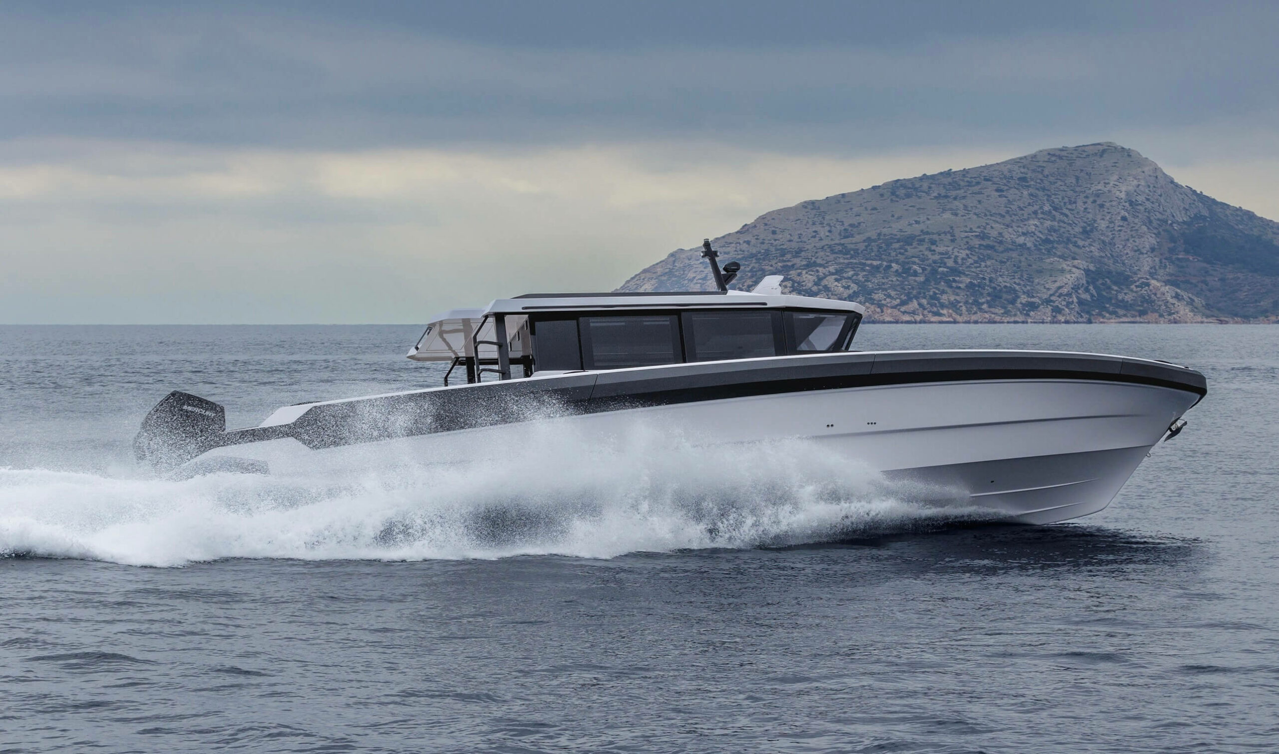 HIGH-FLARE SHEER LINE