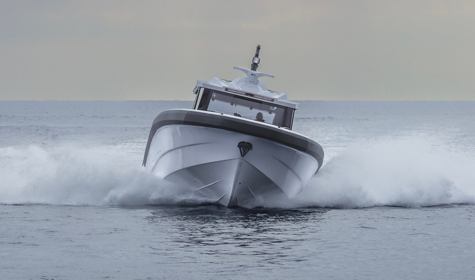 WAVE PIERCING SHOCK-MITIGATING DESIGN